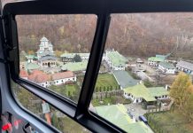 Elicopter ”parcat” la Mănăstirea Lainici – Amendă de 4.000 de lei