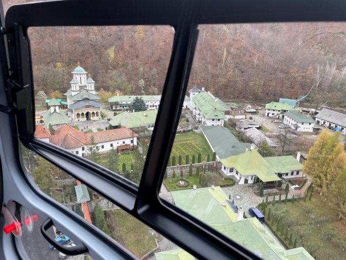 elicopter-manastirea-Lainici