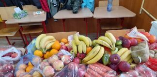 Fructe și legume donate de elevii Școlii Gimnaziale „Sfântul Nicolae” din Târgu-Jiu