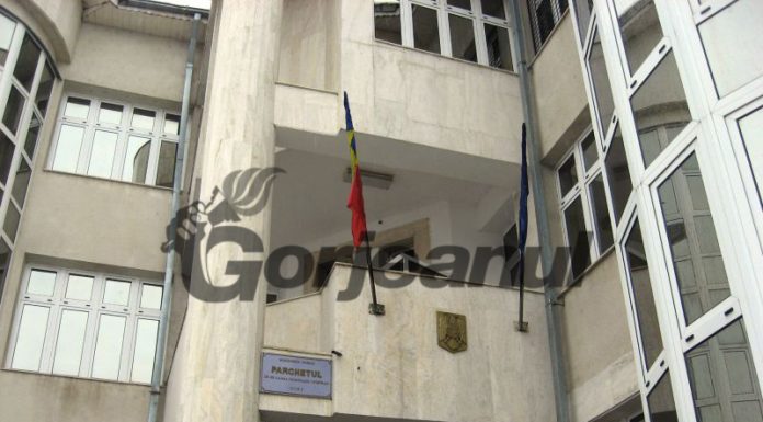 Trafic de influență și mită pentru o angajare la ISU Gorj: Două persoane, reținute azi