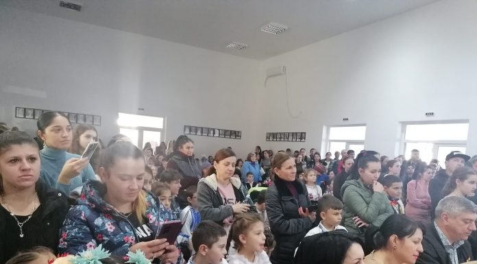 Trăiască România Dodoloață – concurs de recitare poezii și interpretare cântece patriotice – Scoarța 26 noiembrie 2022