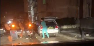 Salariu redus pentru infirmiera filmată în timp ce încărca varza în mașină