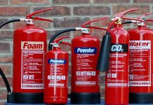 CEO repară stingătoarele de incendiu