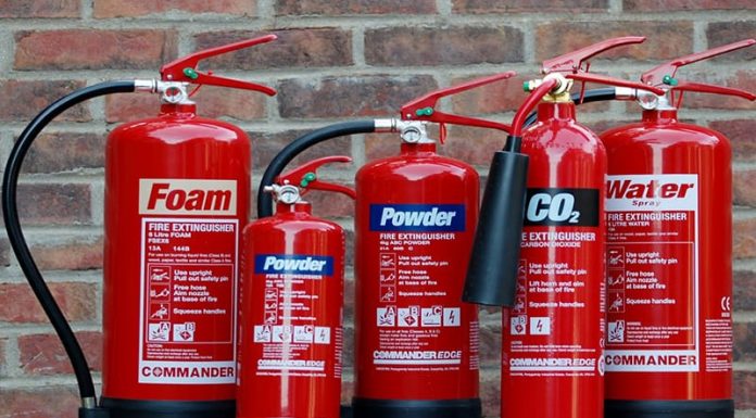 CEO repară stingătoarele de incendiu