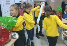 Fărcășești: Moș Nicolae a cheltuit 20.000 de lei dar a făcut fericiți 214 copii