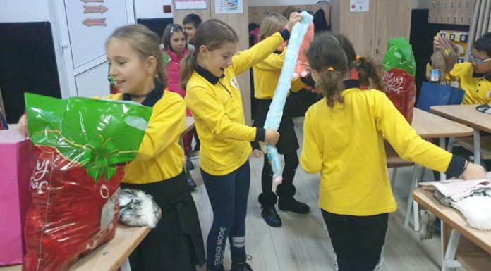 Fărcășești: Moș Nicolae a cheltuit 20.000 de lei dar a făcut fericiți 214 copii