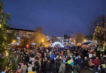 Puzderie de lume la aprinderea iluminatului festiv la Motru!