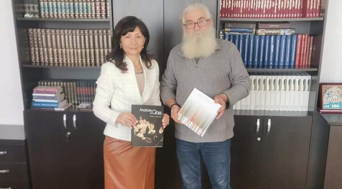 Donație pentru UCB Târgu Jiu de la artistul Țopescu