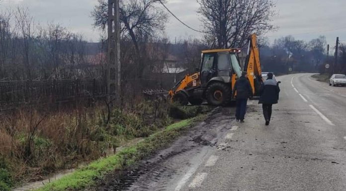 VIDEO: Satul Lupoița sub ape, șefii din minerit la chef