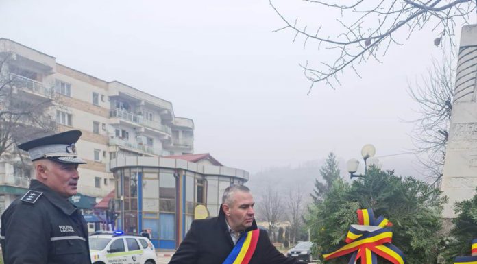 ,,Săracii” liberali din Motru au lipsit de la depunerea de coroane pentru eroii Revoluției din ‘89