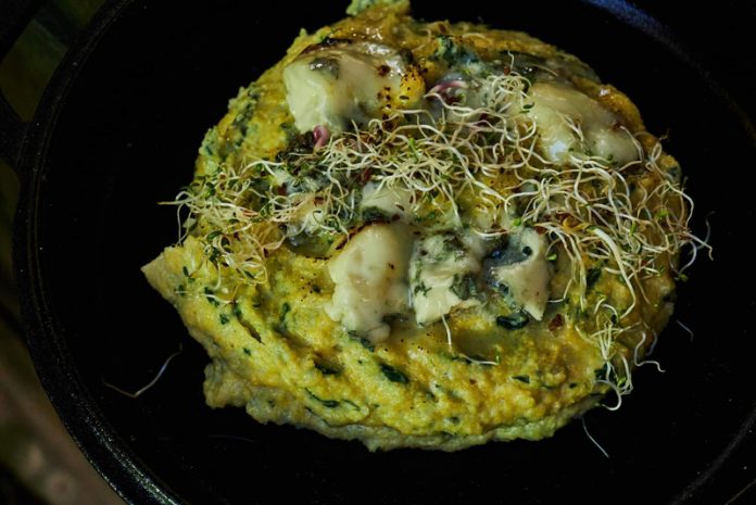 VIDEO: Rețeta săptămânii – Bucătăria lui Fabi: Mămăligă cu Baby Spanac gătită pe foc!