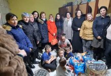 Femeile social-democrate au încălzit o familie săracă cu trei copii și alți micuți din Rovinari