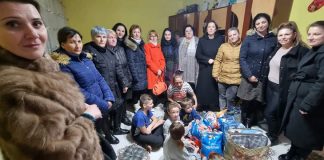 Femeile social-democrate au încălzit o familie săracă cu trei copii și alți micuți din Rovinari