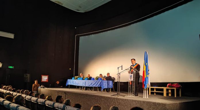 Trei noi cetățeni de onoare la Târgu-Jiu