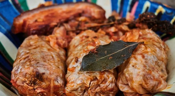 VIDEO: Rețeta săptămânii – Bucătăria lui Fabi: Sarmale în Chardonnay, fierte în oală de lut!