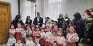 VIDEO: Cel mai frumos moment în preajma Crăciunului – Colindul