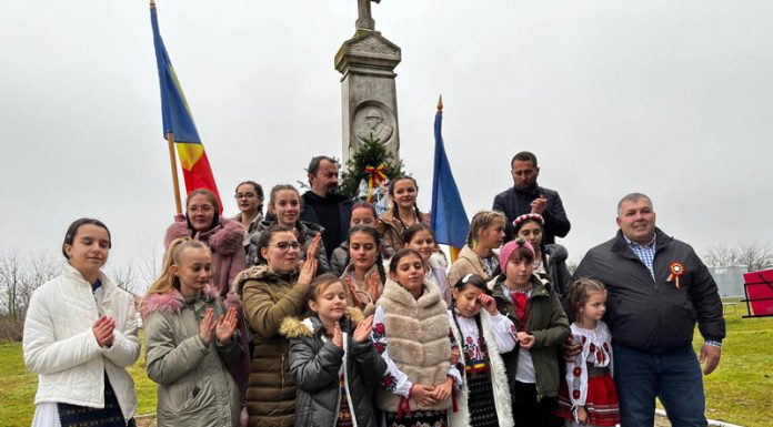 1 Decembrie: Fasole cu cârnați și varză, turtă și vin fier pentru cetățenii din Drăguțești