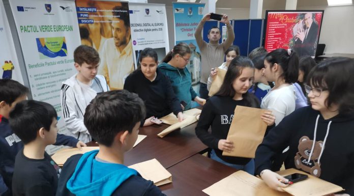 Elevi ai Şcolii ,,Ecaterina Teodoroiu”, în vizită la Biblioteca Judeţeană “Christian Tell”