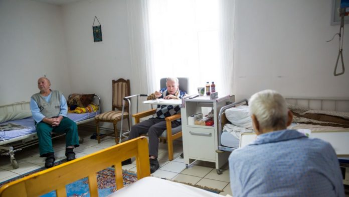 Guvernul PSD-PNL-UDMR desființează căminele de bătrâni și centrele pentru persoanele cu dizabilități!