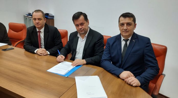 Contracte semnate pentru reabilitarea a două licee din Târgu-Jiu