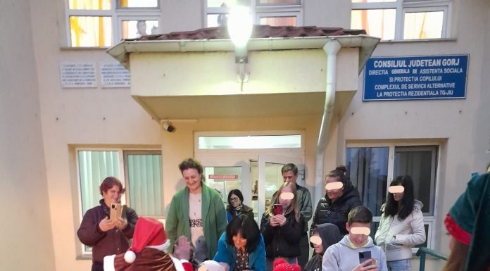 Moș Nicolae a adus daruri la Centrul Maternal Târgu-Jiu
