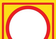 Circulație închisă pe DN6: Un tractor cu remorcă a căzut într-o râpă