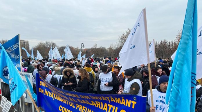 Angajații din Educație, protest în fața Palatului Parlamentului