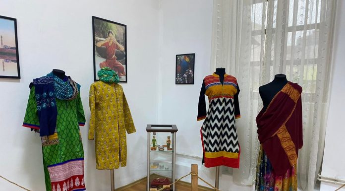 Ambasadorul Indiei, la vernisajul ”Indian Corner” de la Muzeul Județean Gorj