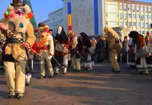 Datini și obiceiuri de iarnă, la Târgu-Jiu, în Piața Prefecturii