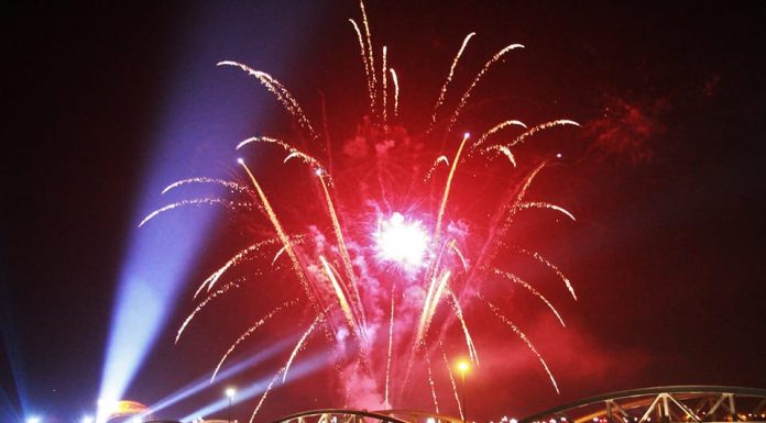 Târgu-Jiu: Spectacol de lumini și muzică electronică, foc de artificii și căsătorii la Poarta Sărutului, de Revelion