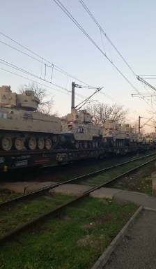 VIDEO: Tancuri și mașini blindate pe calea ferată din Târgu Jiu