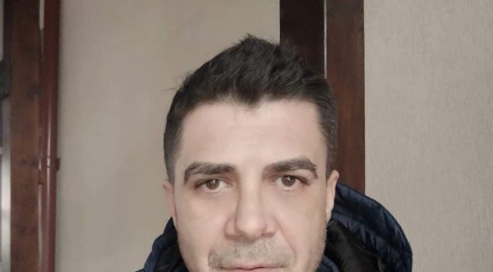 Juristul Primăriei Aninoasa a venit la serviciu cu un obiect tăietor înțepător! Două echipaje de poliție la UAT