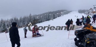 Ninge la Rânca! Turiști fericiți pe pârtie!