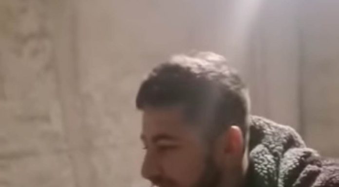 VIDEO: Un tânăr de 24 de ani din Bustuchin și-a început noul an trăgând cu arma în curtea casei: ,,Așa vă împușc pe toți, bă!”