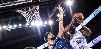 Basic: Jucătorii trebuie să se sacrifice pentru bunul mers al echipei