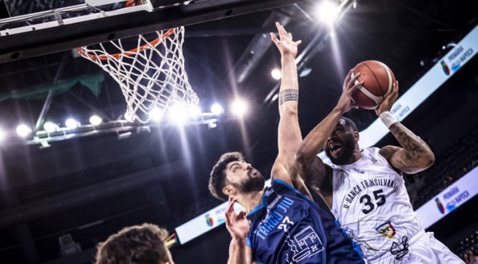 Basic: Jucătorii trebuie să se sacrifice pentru bunul mers al echipei