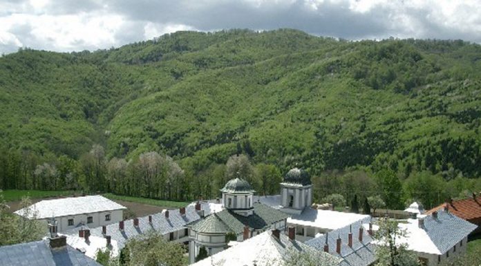 Scandal cu blesteme la mănăstirea în care femeile nu au acces!