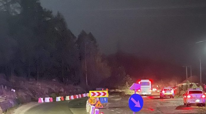 Trafic restricționat din cauza unei alunecări de teren