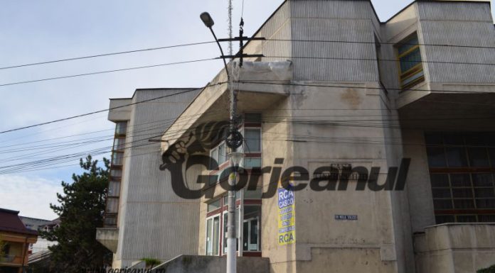 Se caută constructor pentru reabilitarea Casei Tineretului