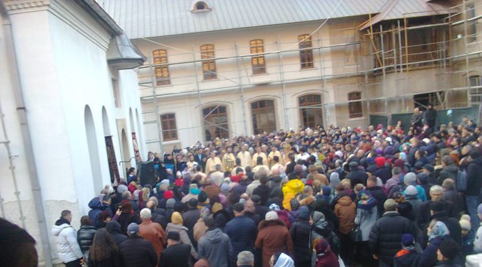 Mănăstirea Tismana a sărbătorit cu mare cinste cel de-al doilea hram al sfintei lavre (I) – ,,Fiul Lui Dumnezeu, Care este Lumina cea adevărată, a venit ca să împărăţească, să stăpânească lumea, s-o conducă pe o cale luminoasă spre Împărăţia cerurilor”!