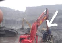 Minerii de la Jilț Sud, transportați în cupa excavatorului! Vezi ce spune directorul Trufelea