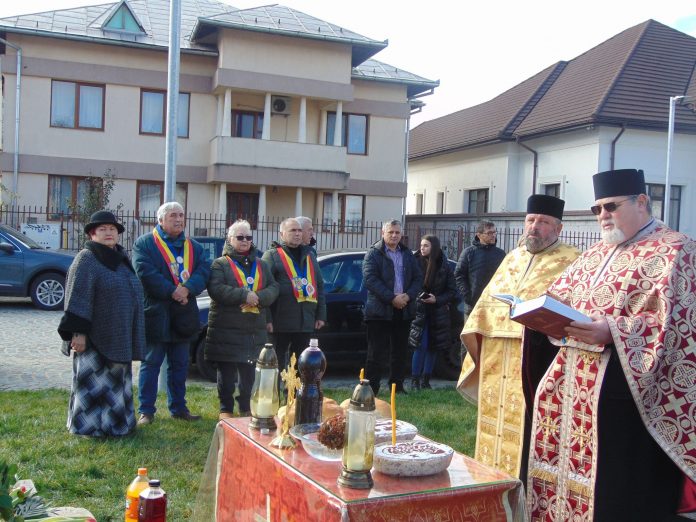 Resfințirea Troiței Eroilor Români din fața Bisericii ,,Sfinții Apostoli Petru și Pavel” din Târgu-Jiu