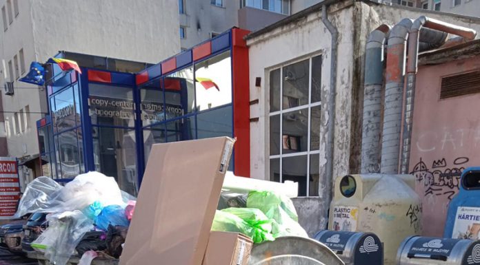 Polaris a lăsat tone de gunoi pe străzi. Garda de Mediu, nicio reacție