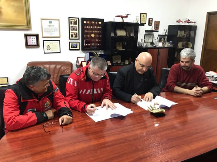 Dr. Raed Arafat, șeful DSU și Sabin Cornoiu, președintele Salvamont – Protocol și medalie aniversară