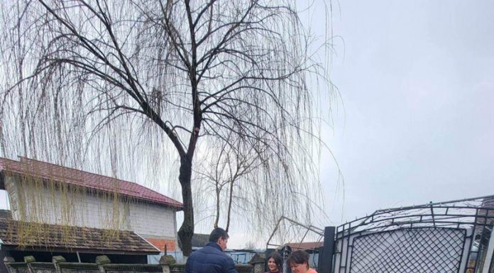 Ecologiștii PER Drăguțești au împărțit primii mărțișoare