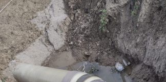 VIDEO: Terenuri din Godinești, afectate de lucrările repetate la o conductă de apă. Localnicii nu au fost despăgubiți