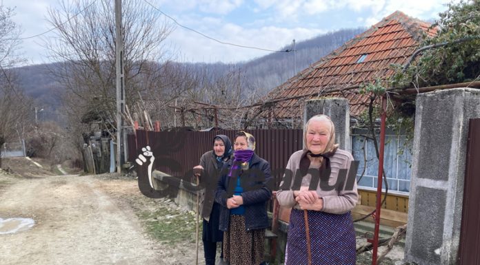 Seuca – satul rupt în două de o alunecare de teren!