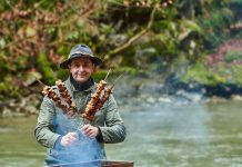 VIDEO: Rețeta săptămânii – Bucătăria lui Fabi: Frigărui din ceafă de porc!