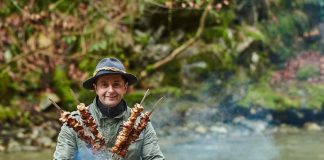 VIDEO: Rețeta săptămânii – Bucătăria lui Fabi: Frigărui din ceafă de porc!