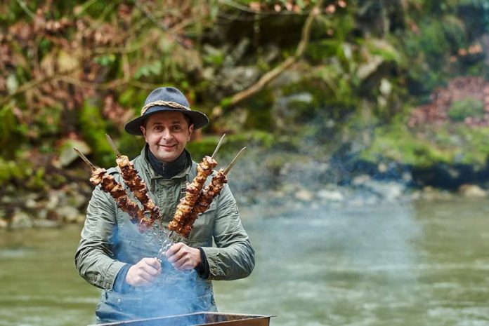VIDEO: Rețeta săptămânii – Bucătăria lui Fabi: Frigărui din ceafă de porc!